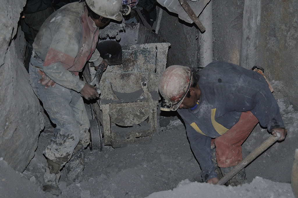 080801-10.jpg - Mineurs au travail
