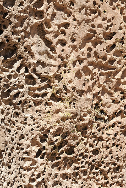 080804-08.jpg - Formations rocheuses aux environs de Mallcu Villa Mar