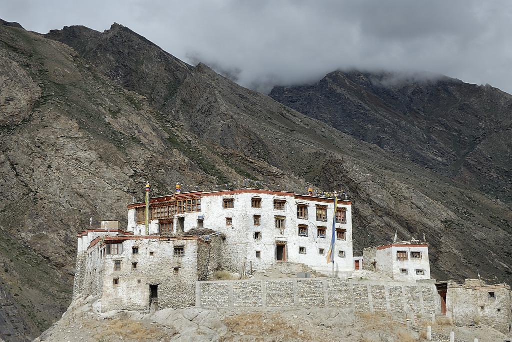 060805-05.jpg - Bardan Gompa