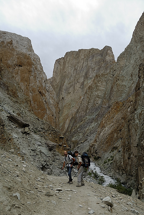 060811-09.jpg - Gorges en aval d'Hanupatta