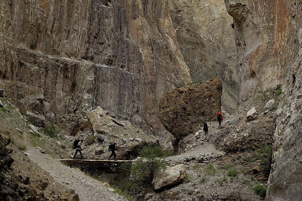 060811-17.jpg - Gorges en aval d'Hanupatta