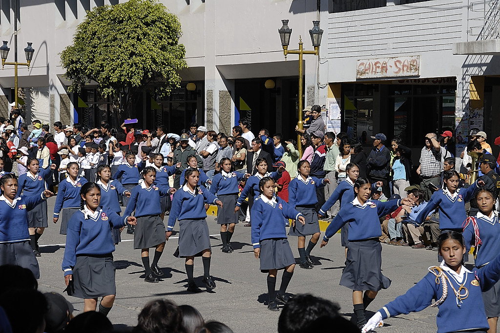 070708-03.jpg - D�fil� des �coles