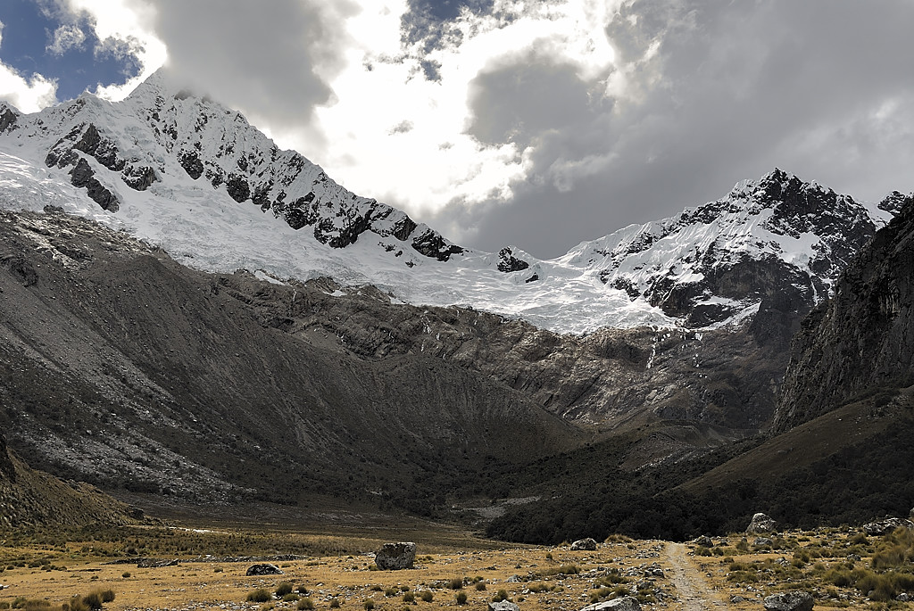 070711-16.jpg - Alpamayo dans les nuages