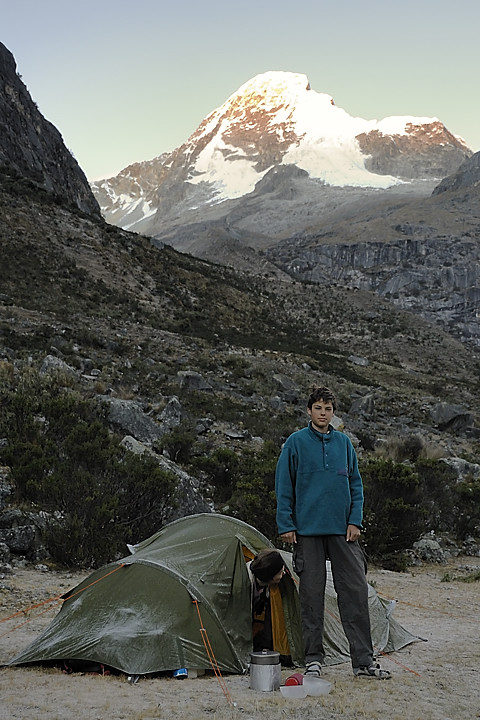 070712-02.jpg - Petit matin � Taullipampa au pied du Taulliraju