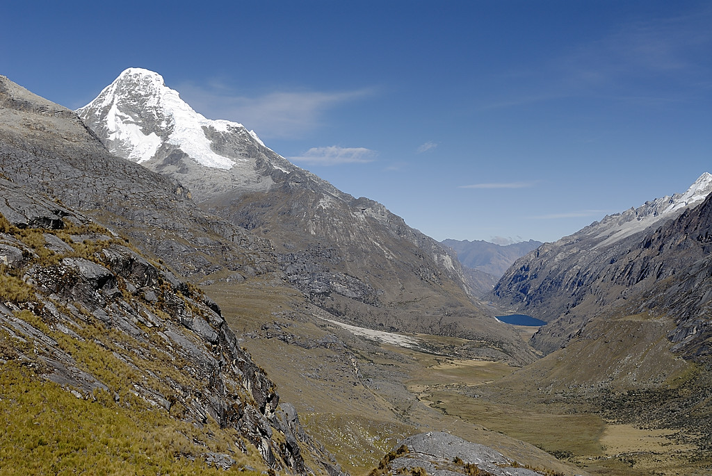 070712-08.jpg - Mont�e � Punta Union, nevado Artesonraju, laguna Jatuncocha