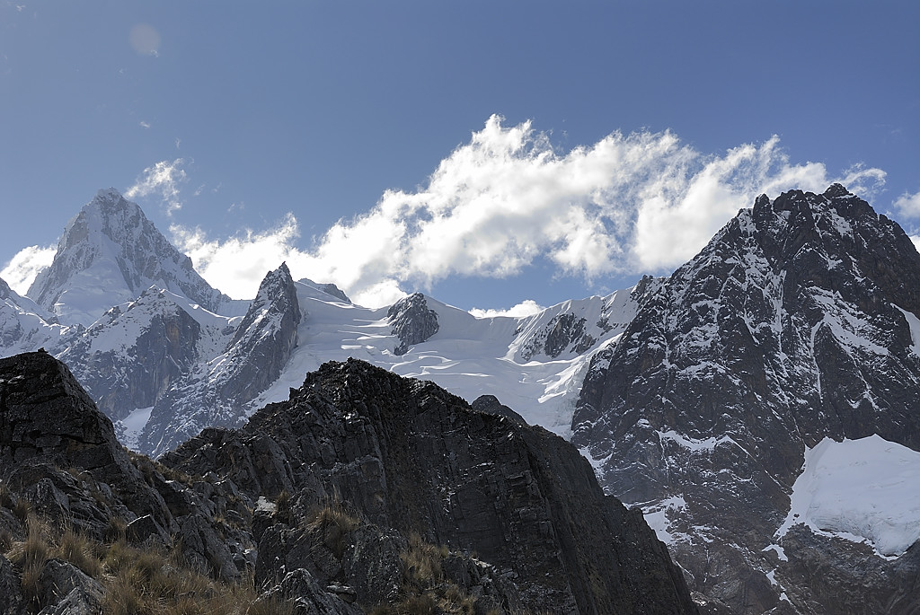 070712-17.jpg - Alto de Pucaraju, Taulliraju