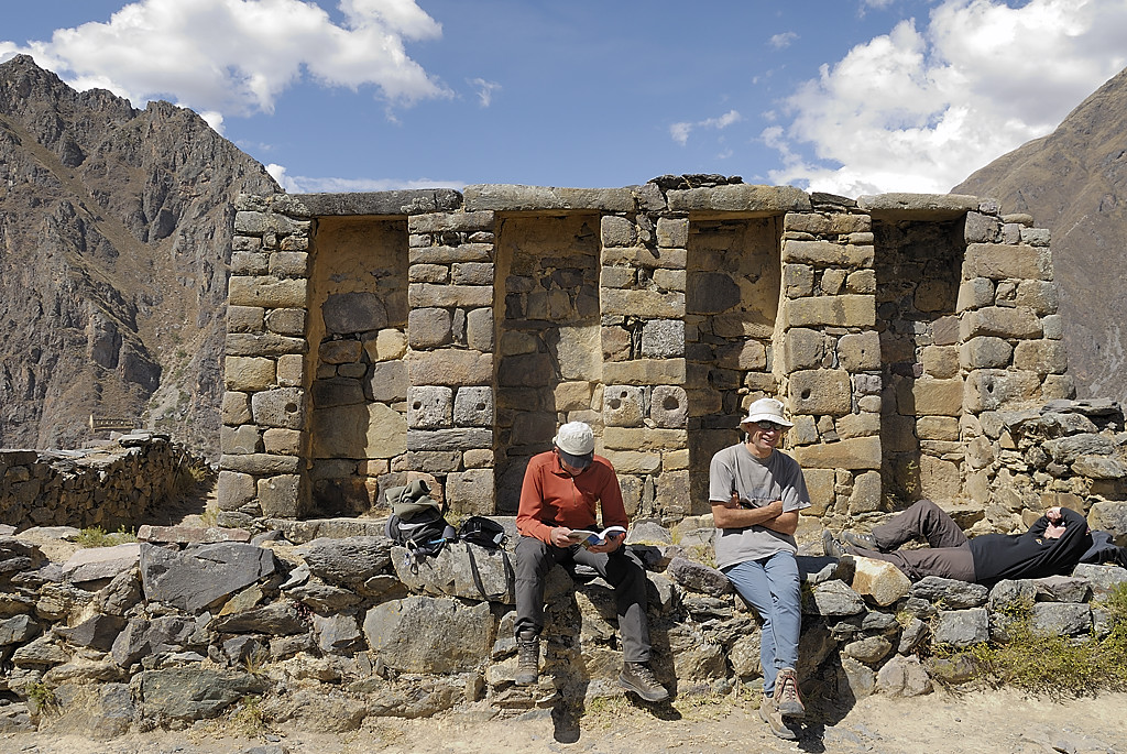 070721-04.jpg - Pierre et Laurent dans les ruines