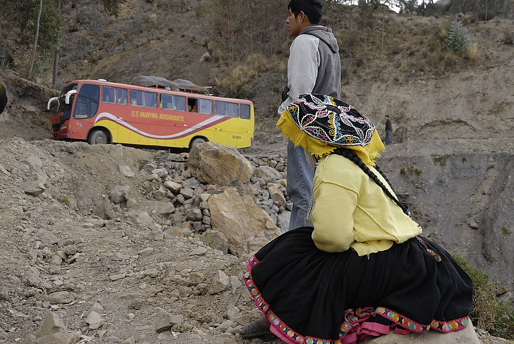 070724-02.jpg - Passage d�licat entre Cuzco et Tinqui