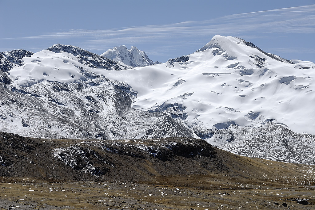 070727-33.jpg - Descente sur la laguna Sibinacocha : chaine Pico-Tres Chumpe Montura