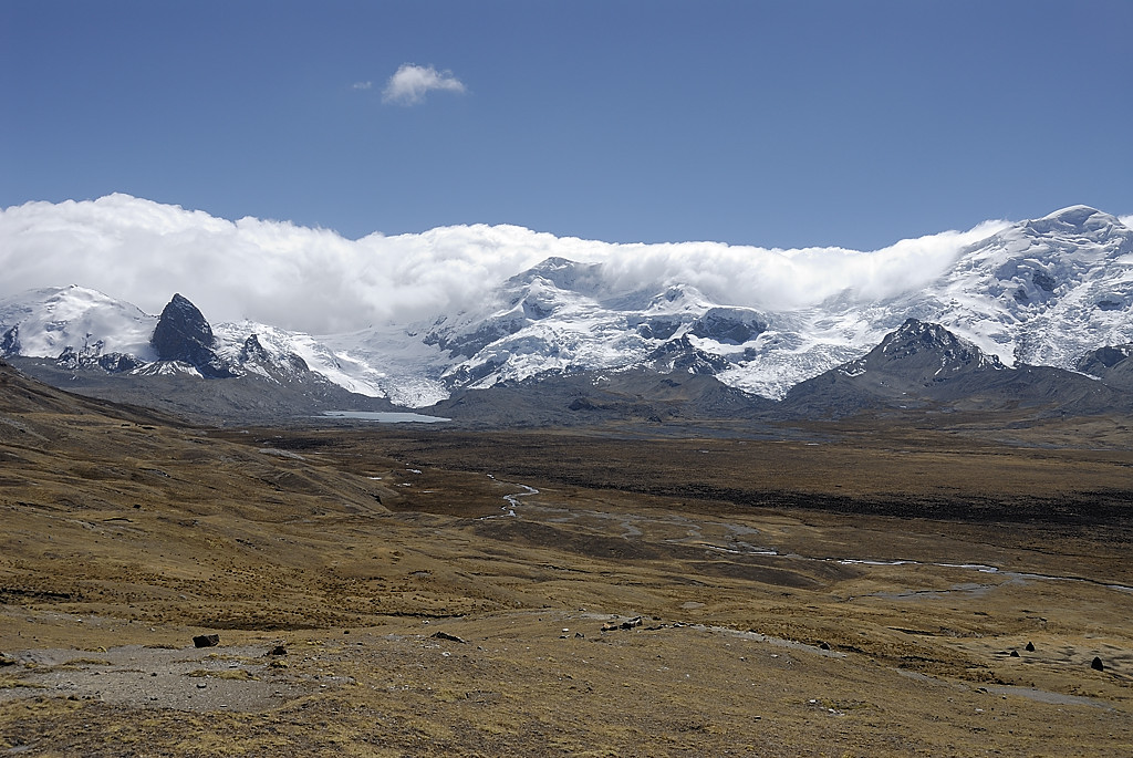 070728-13.jpg - Le long de la laguna Ccasccara : nev. Montura, lac en amont