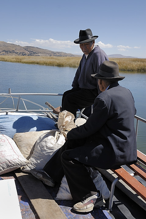 070731-03.jpg - Sur le bateau entre Amantani et Puno