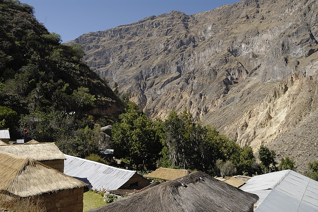 070802-04.jpg - San Juan de Chucco : chemin de descente sur l'autre rive du canyon