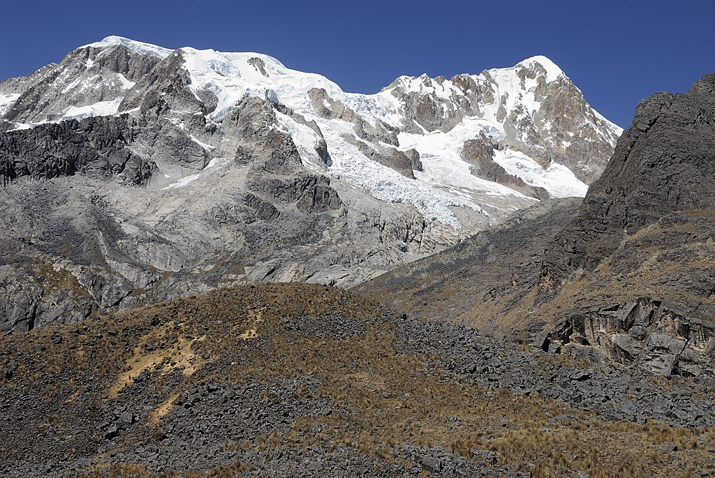080723-10.jpg - Descente dans la vall�e de la Janq'Uma : massif de l'Illampu