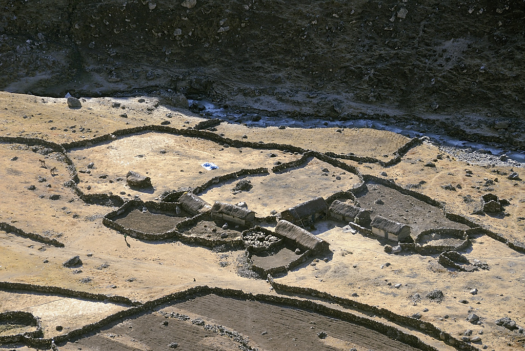 080725-01.jpg - Maisons autour de Chajolpaya