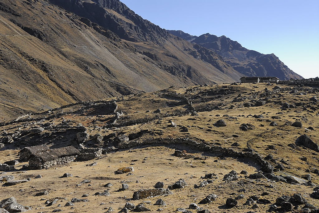 080725-07.jpg - Maisons autour de Chajolpaya
