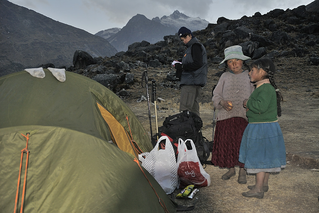 080725-21.jpg - Lac Chiguini : visite au bivouac