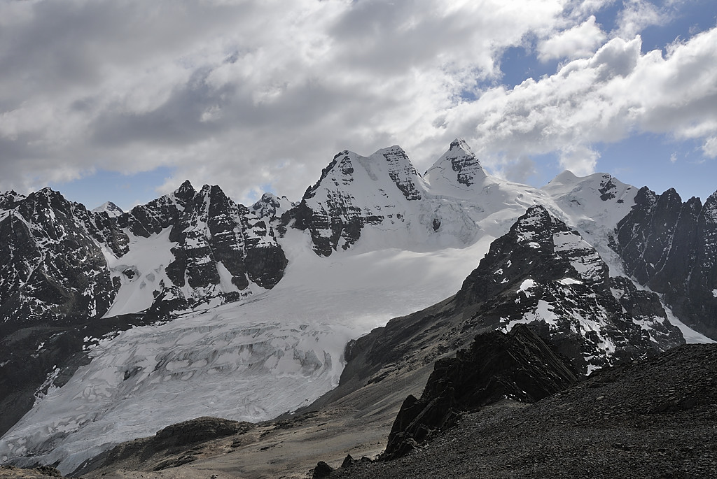 080729-06.jpg - Depuis le sommet au dessus du col entre la Juri Quta et la Chiar Quta : Condoriri