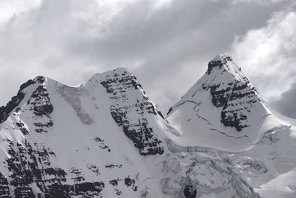 080729-07.jpg - Depuis le sommet au dessus du col entre la Juri Quta et la Chiar Quta : Condoriri