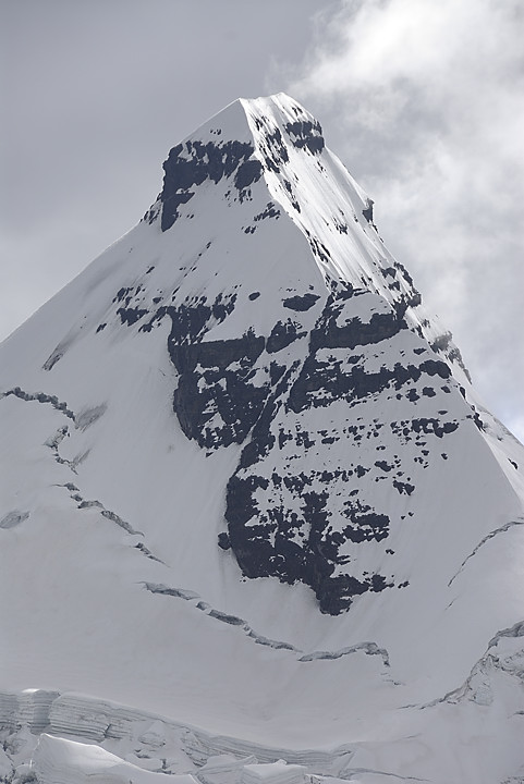 080729-08.jpg - Depuis le sommet au dessus du col entre la Juri Quta et la Chiar Quta : Condoriri