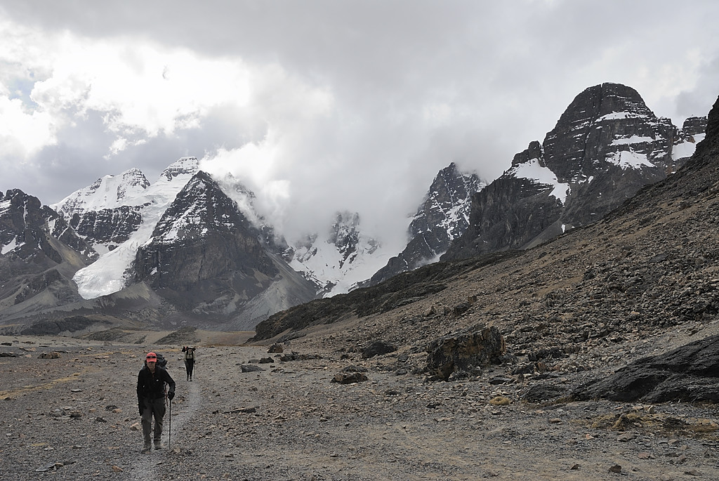 080729-11.jpg - Mont�e au col entre la Chiar Quta et le lac Tuni, Condoriri