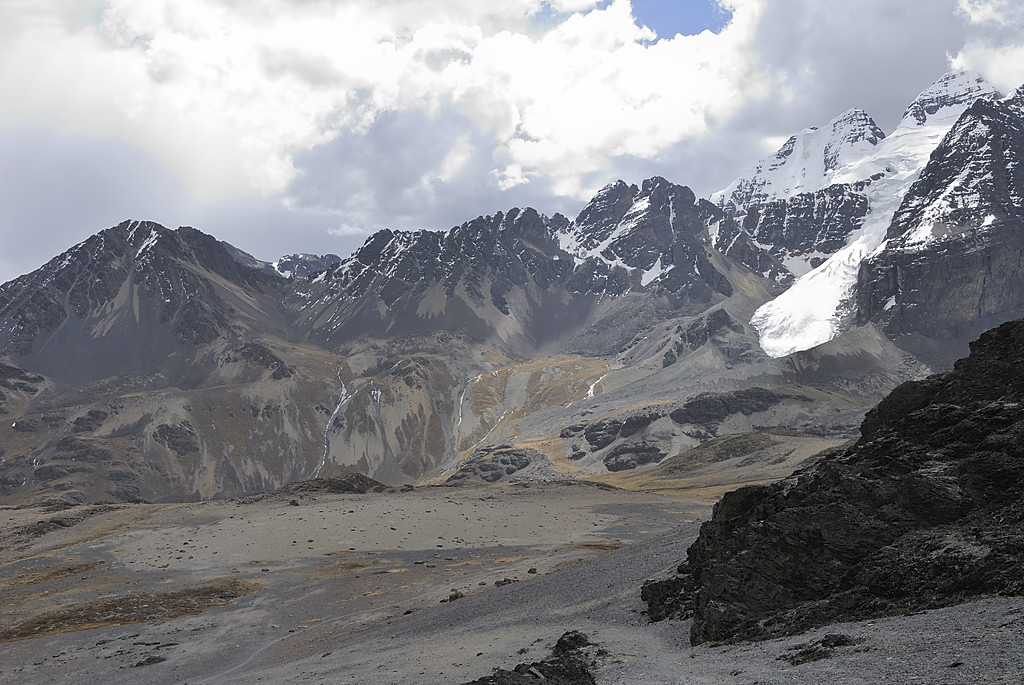 080729-13.jpg - Mont�e au col entre la Chiar Quta et le lac Tuni, Condoriri, col et sommet vers la Juri Quta