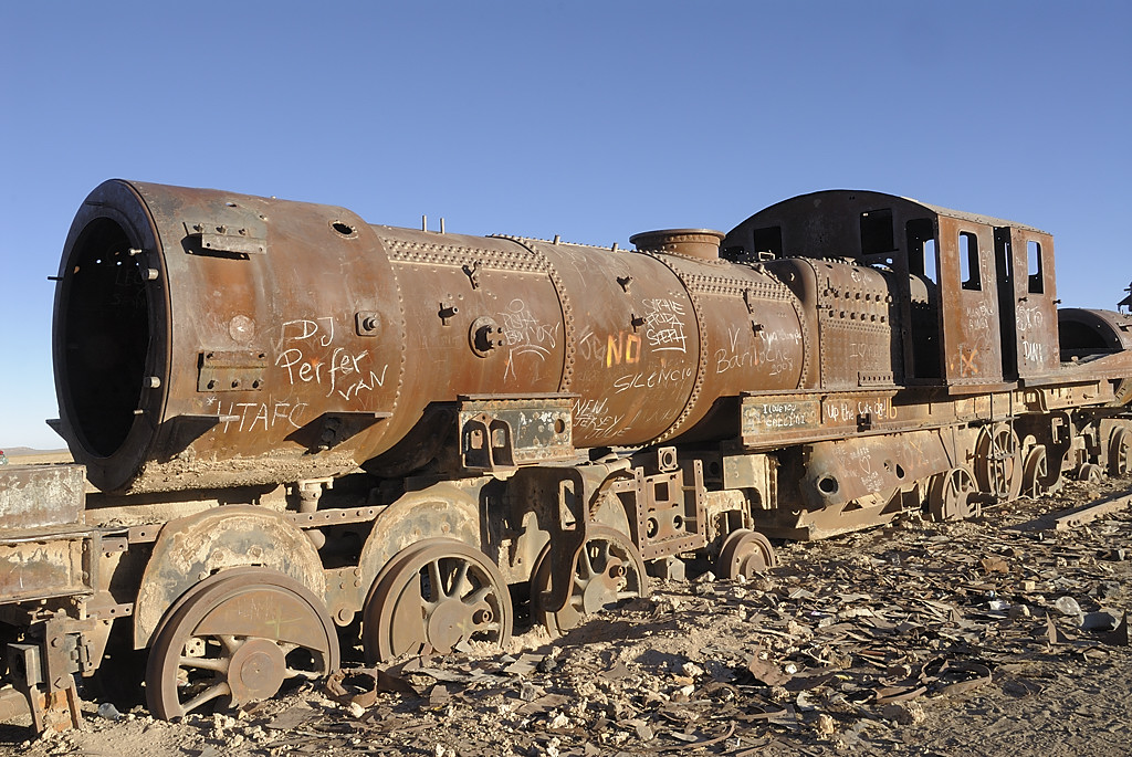 080802-37.jpg - Uyuni, cimeti�re de trains