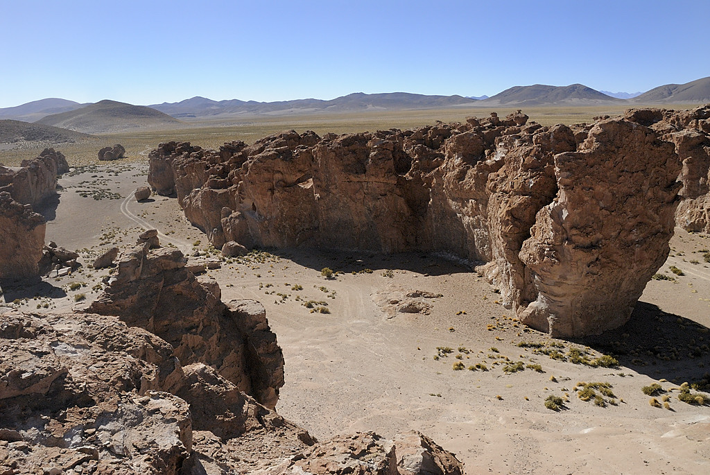 080804-01.jpg - Formations rocheuses aux environs de Mallcu Villa Mar