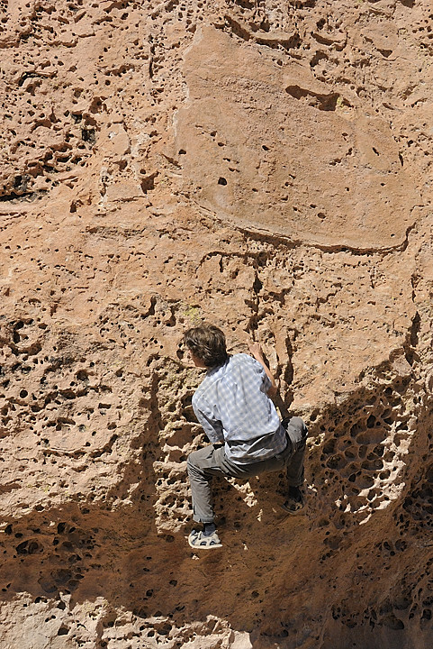 080804-11.jpg - Formations rocheuses aux environs de Mallcu Villa Mar