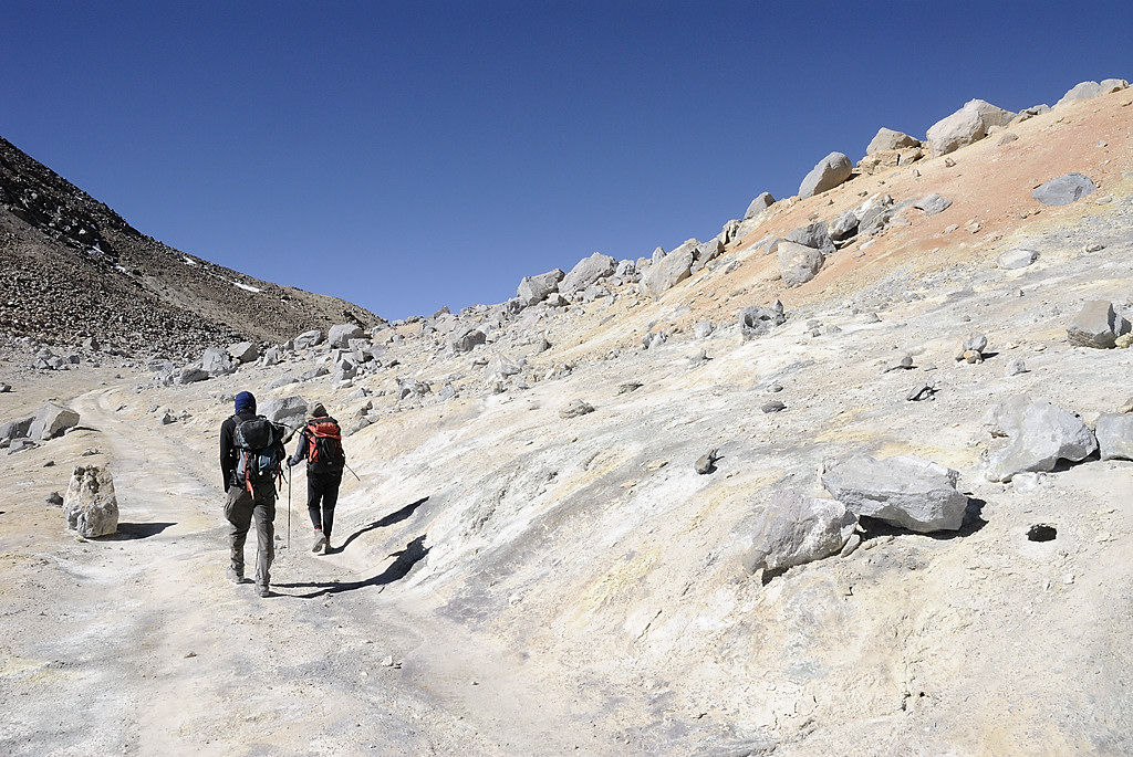 080805-08.jpg - Fin de la route � pieds