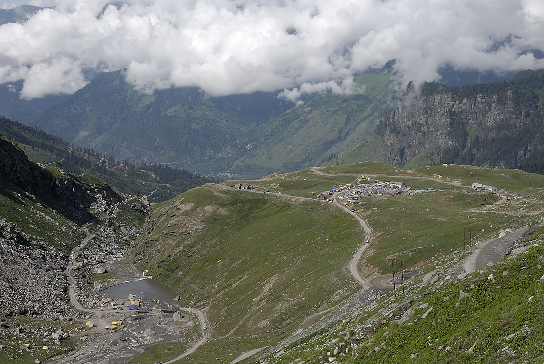 090713-01.jpg - Mont�e au Rothang Pass