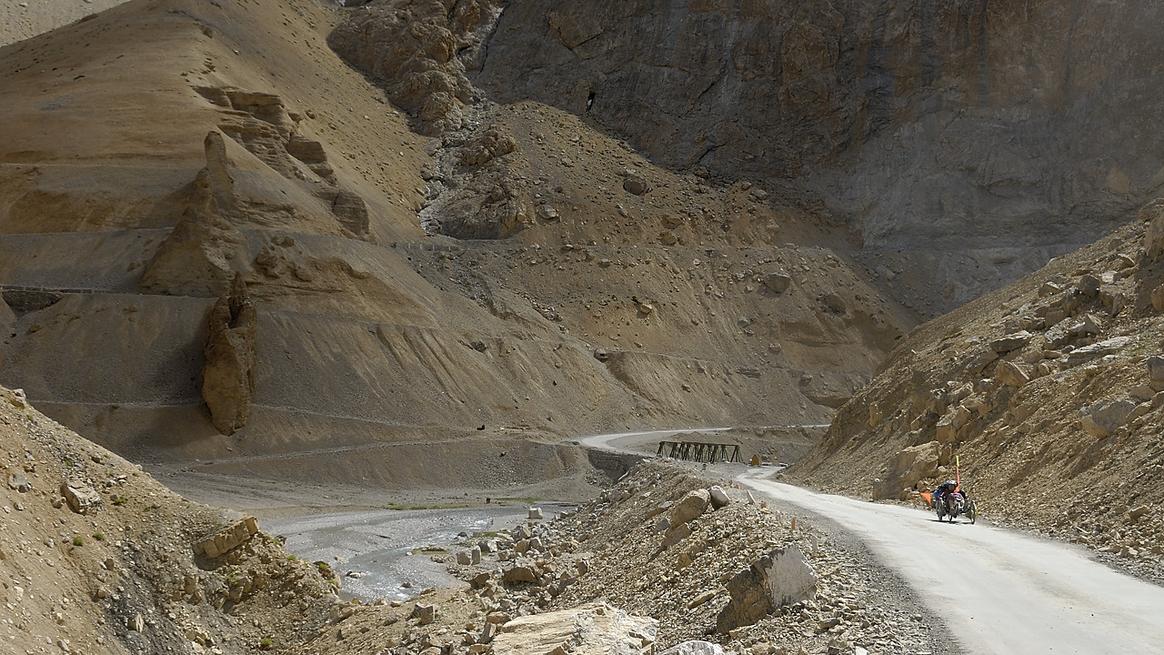 090718-35.jpg - Descente du Lachulung La � Pang