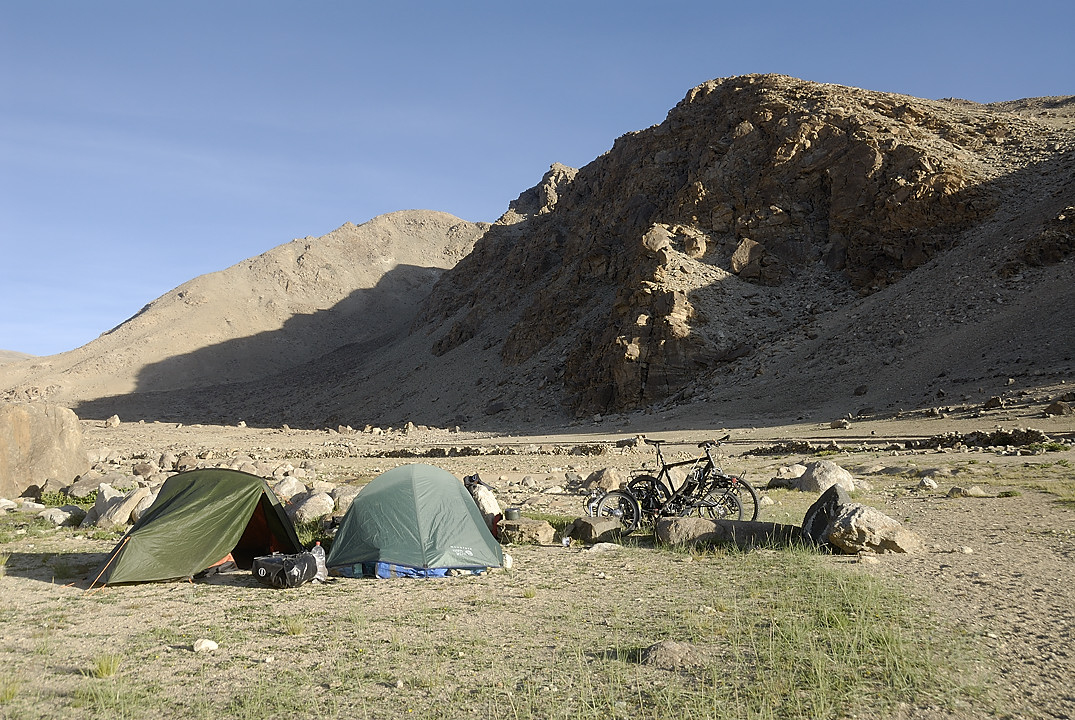 090723-01.jpg - Bivouac proche de Angkung