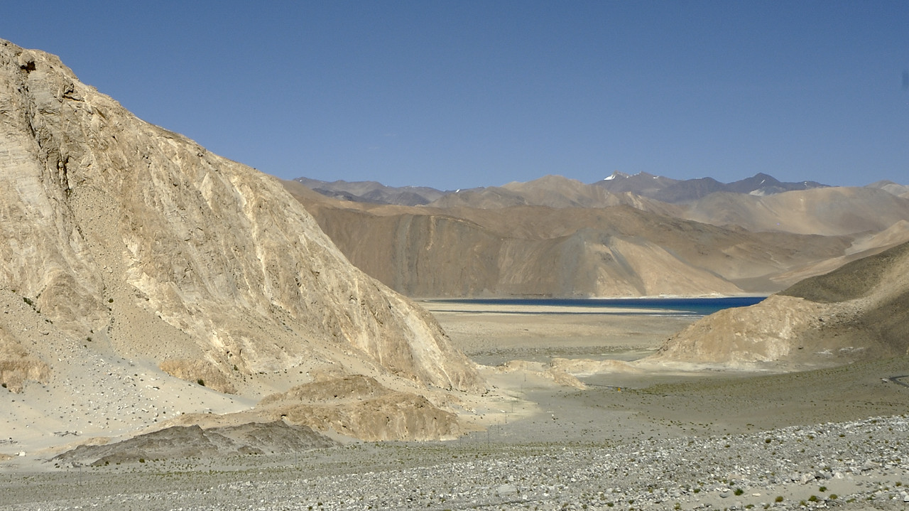 090805-17.jpg - Yakmil La, Pangong Tso � l'horizon