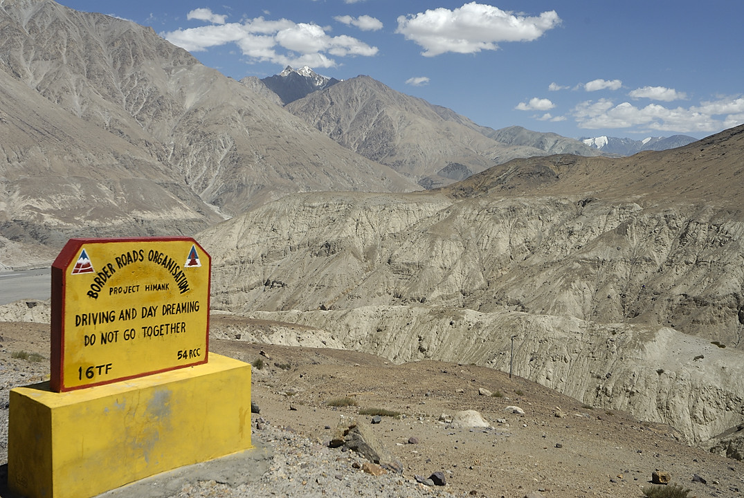 090811-14.jpg - Mont�e au Kardung La