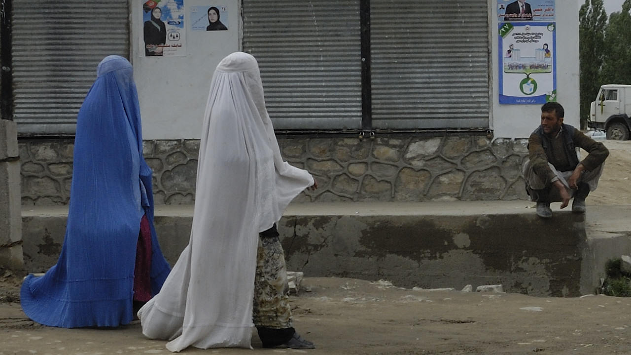 100730-152526.jpg - Sultan Ishkashim, sc�ne de rue