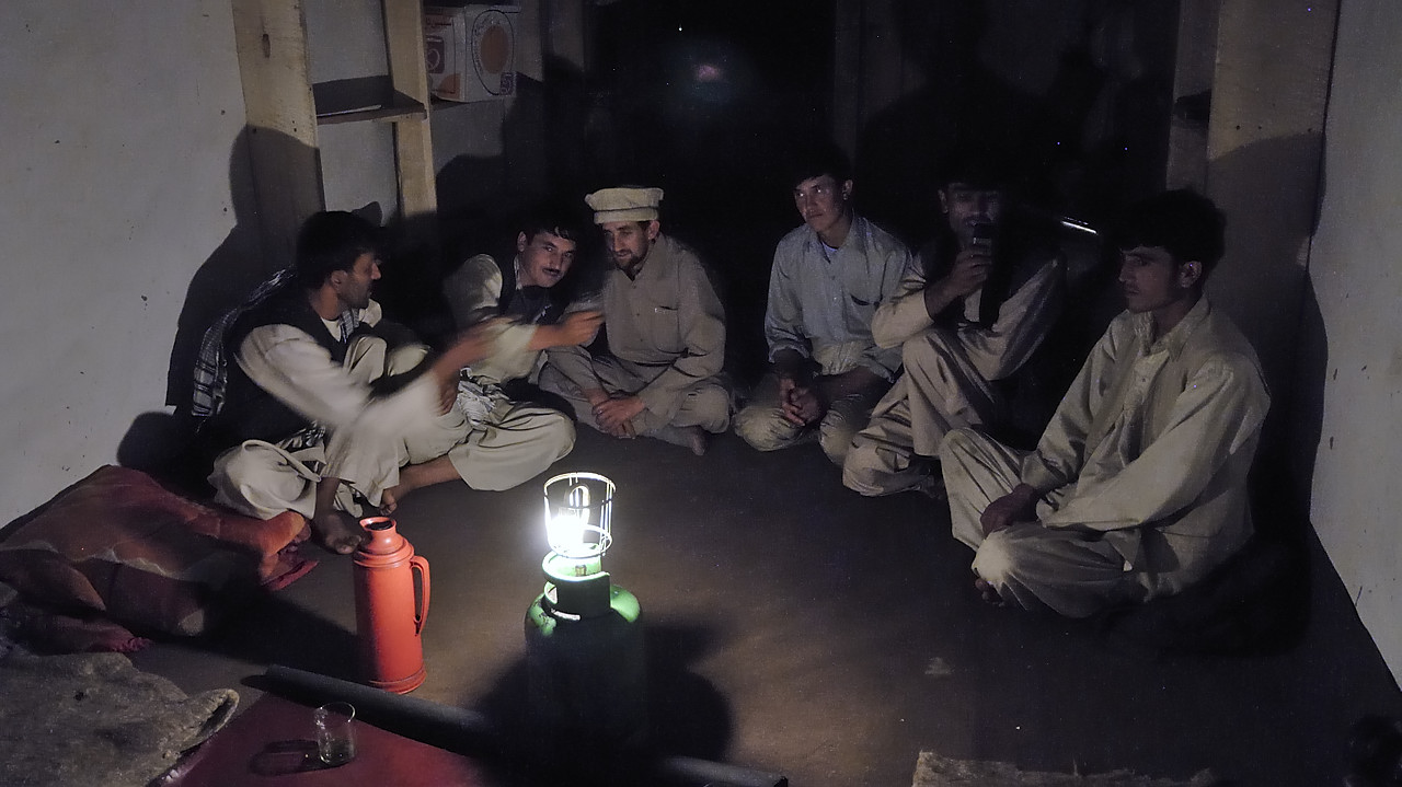 100730-213637.jpg - Sultan Ishkashim, soir�e au restaurant