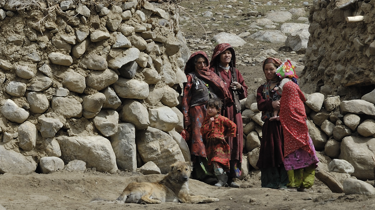 100803-093551.jpg - Bergers sous le Kota i Wazit