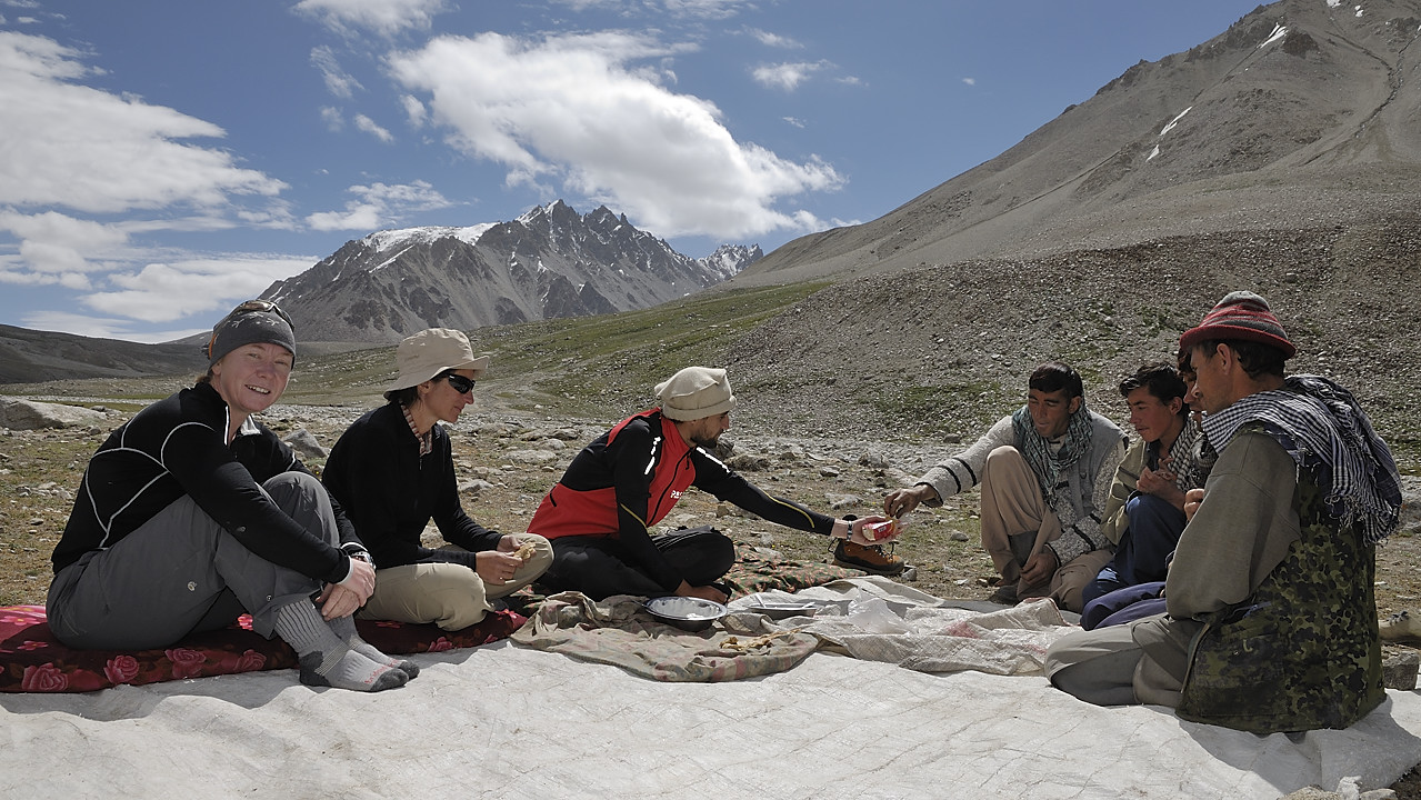 100803-100308.jpg - Bergers sous le Kota i Wazit