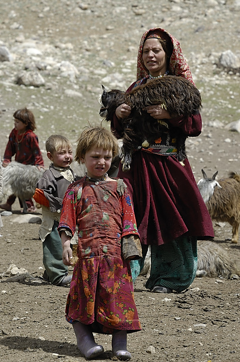 100803-104224.jpg - Bergers sous le Kota i Wazit