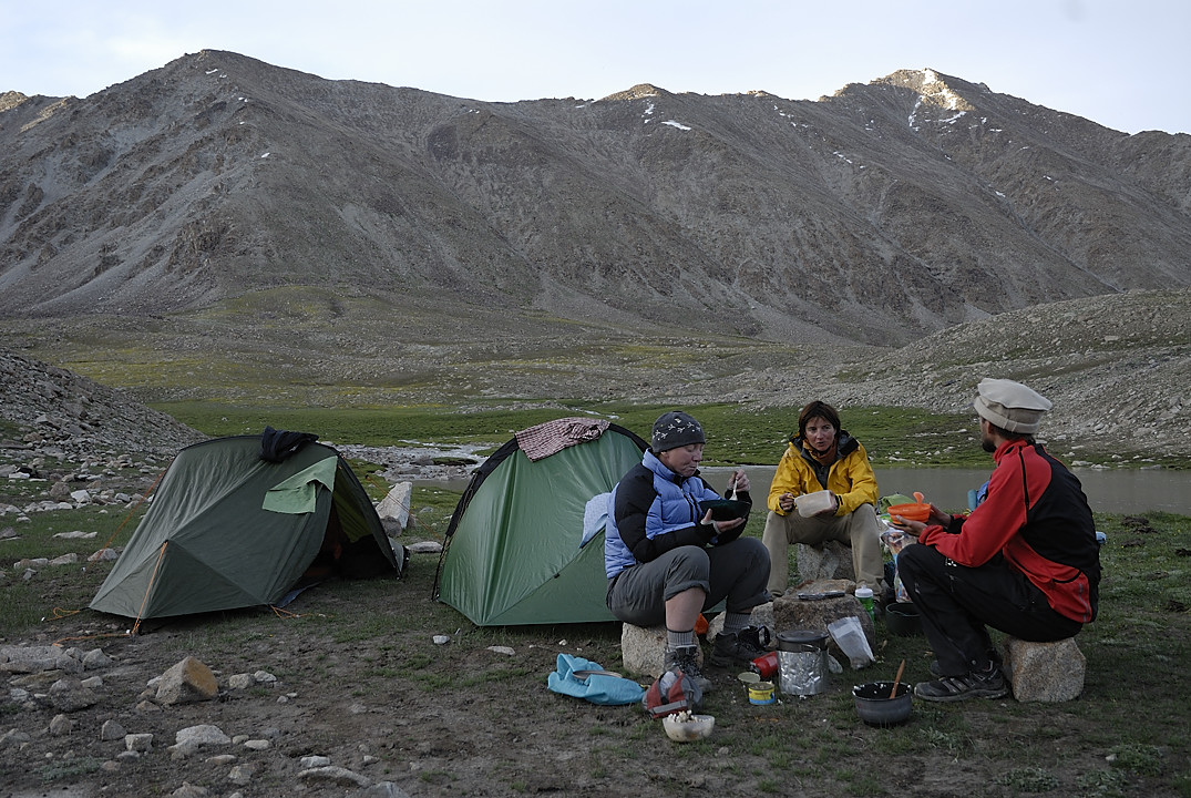 100804-184521.jpg - Camp sous le Kota i Sargaz