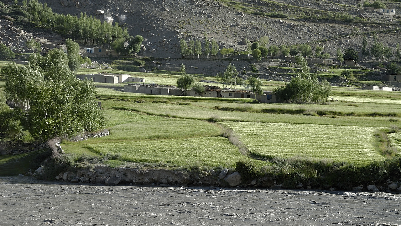 100805-172245.jpg - De l'aute c�t� de la rivi�re : Kala e Ust