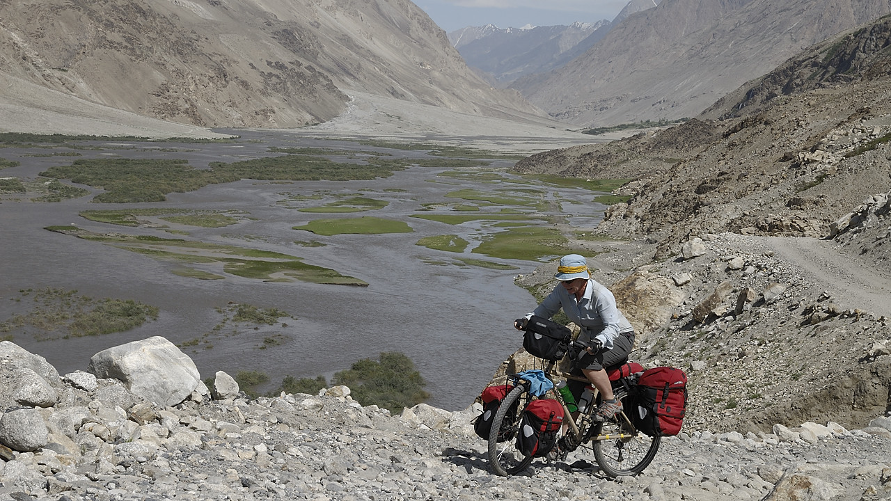 100806-150530.jpg - Piste caillouteuse jusqu'� Kala i Panj