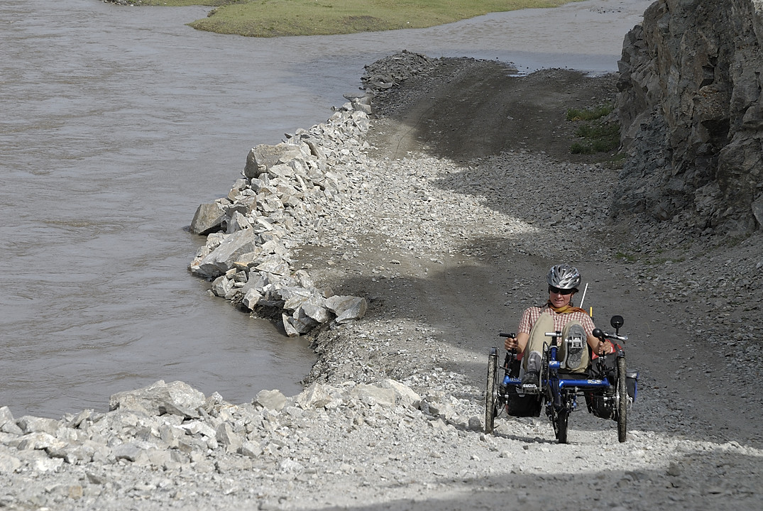 100806-153807.jpg - Piste caillouteuse jusqu'� Kala i Panj