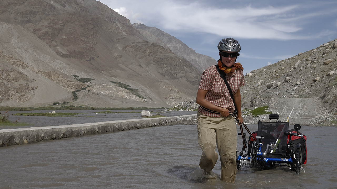 100806-154910.jpg - Piste caillouteuse jusqu'� Kala i Panj