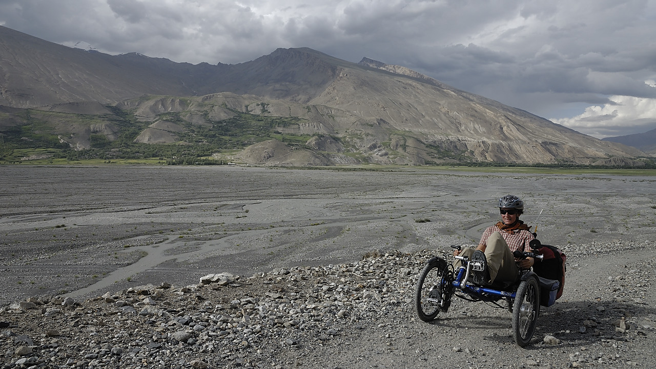 100806-162324.jpg - Piste caillouteuse jusqu'� Kala i Panj