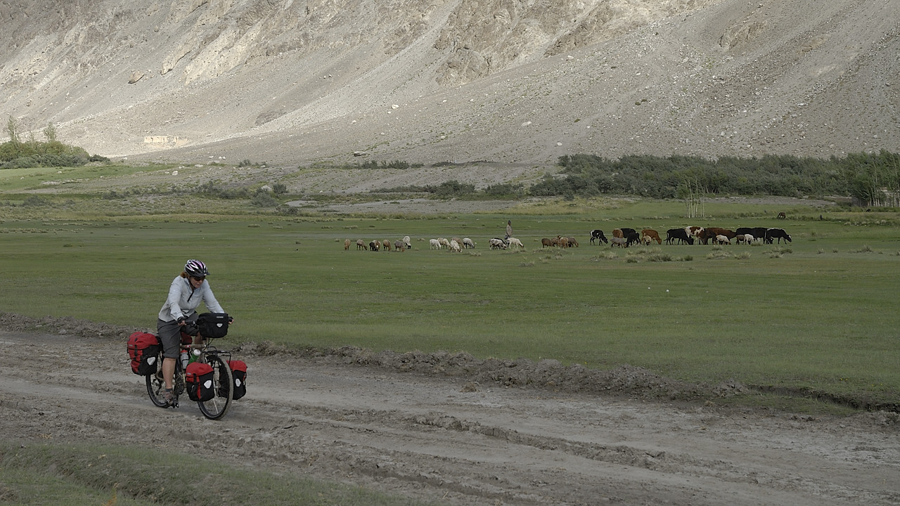 100806-165735.jpg - Derniers km avant Kala i Panj