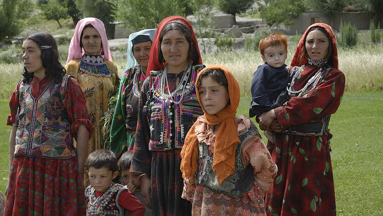 100807-102727.jpg - Curiosit� des femmes � Pekoi