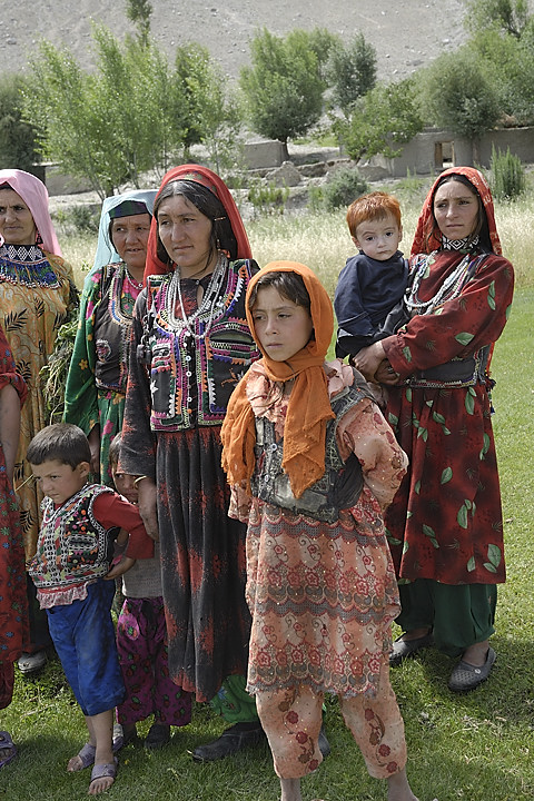 100807-102734.jpg - Curiosit� des femmes � Pekoi