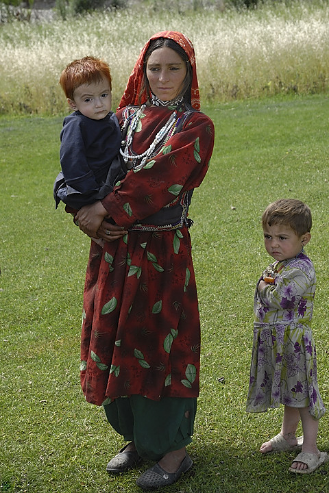 100807-102927.jpg - Curiosit� des femmes � Pekoi