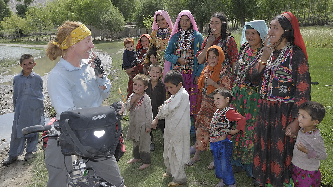 100807-103126.jpg - Curiosit� des femmes � Pekoi